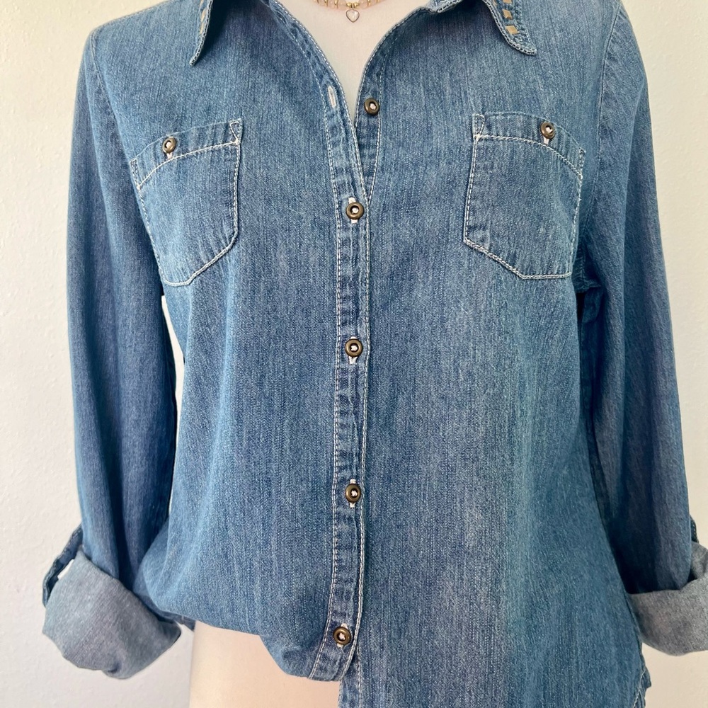 Chambry denim soft cowgirl button down semi fitted Shirt w/ metal details